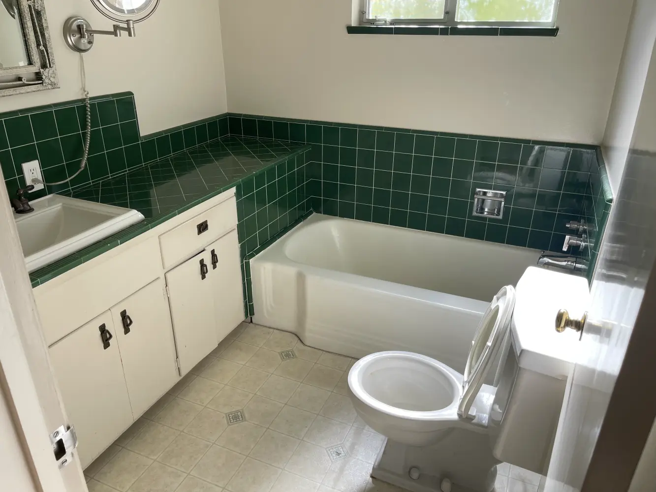 bathroom remodeling before